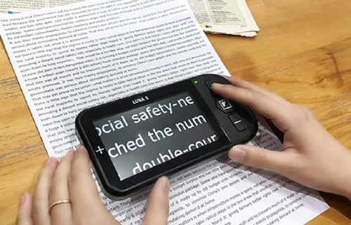 Luna S electronic magnifier