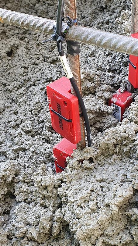 Real-time monitoring of concrete maturity and temperature.