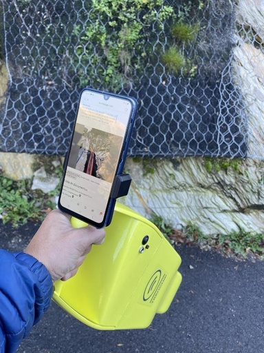 Portable device for location of trenches and underground pipelines